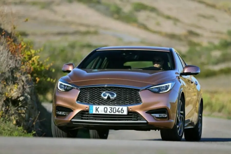 Infiniti Q30 2015