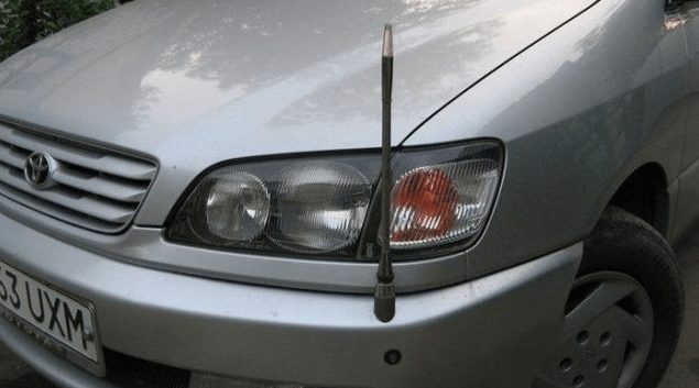 Почему у некоторых японских автомобилей есть антенна на бампере