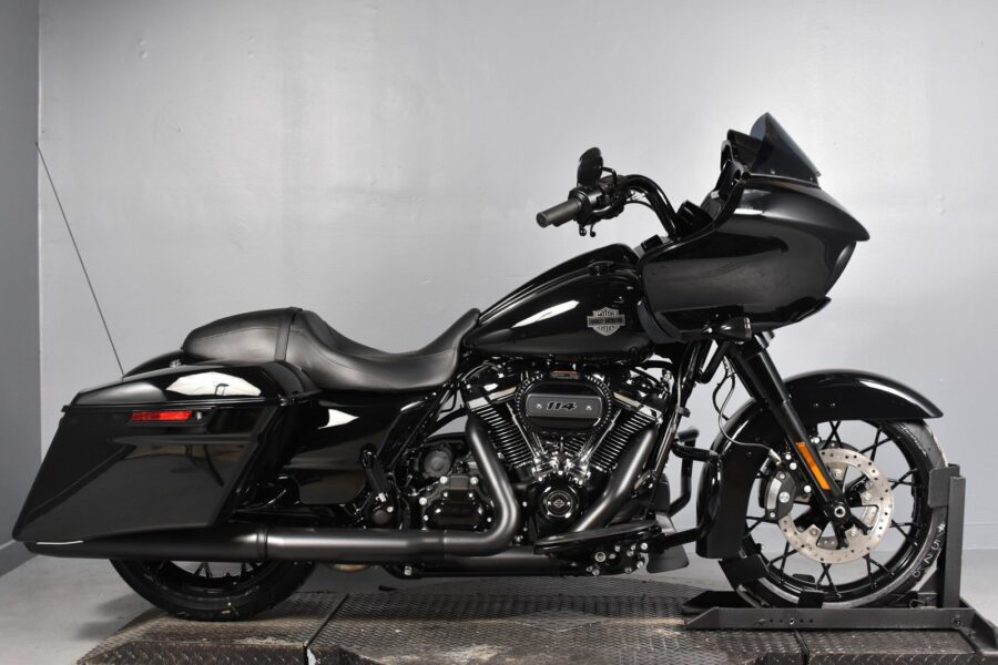 Harley-Davidson Irin kiri opopona Glide (Pataki FLTRXS) Irin-ajo opopona Glide Pataki Dudu Black