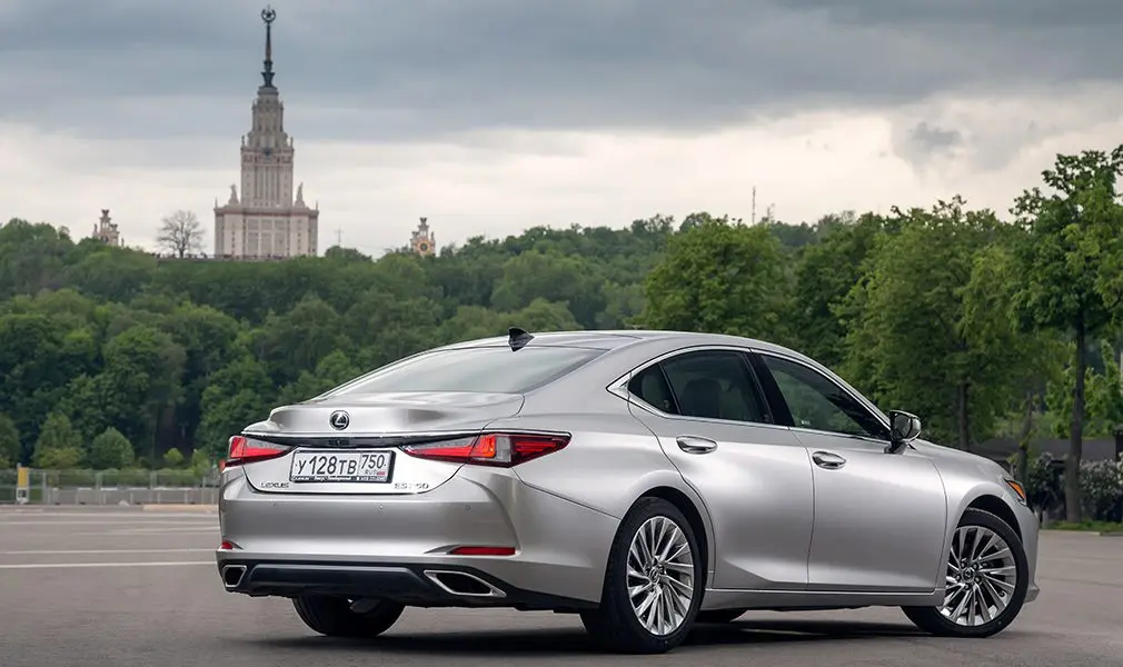 Тест-драй Lexus ES против Volvo S90 и Audi A6