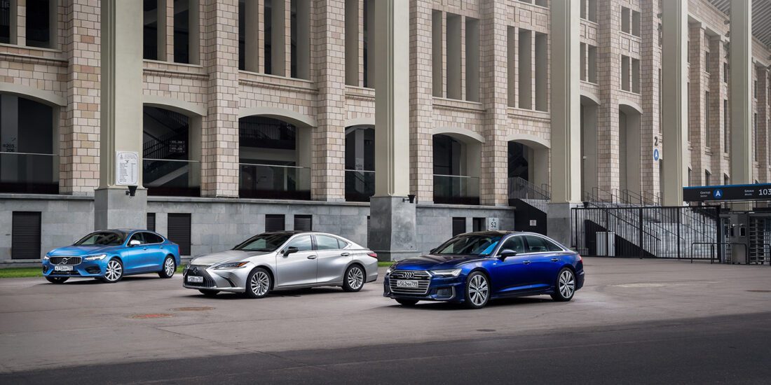 Testa brauciens Lexus ES pret Volvo S90 un Audi A6
