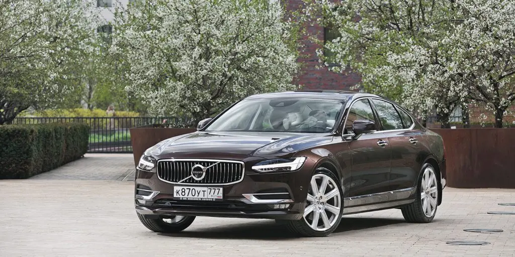 Тест-драйв Volvo S90 против BMW 5