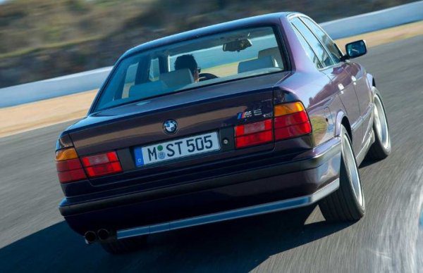 35 лет BMW M5: что мы будем помнить из 6 поколений суперседана