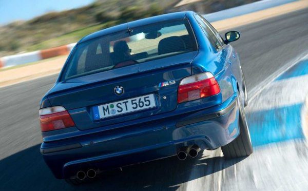 35 лет BMW M5: что мы будем помнить из 6 поколений суперседана