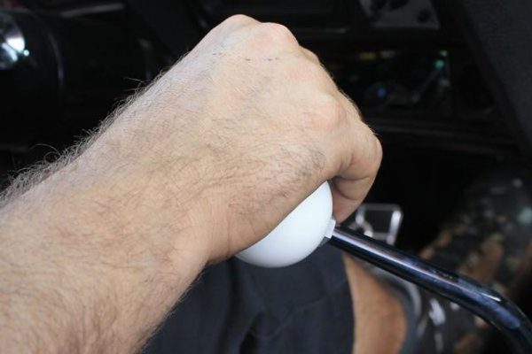 7 mistakes when driving with a manual transmission