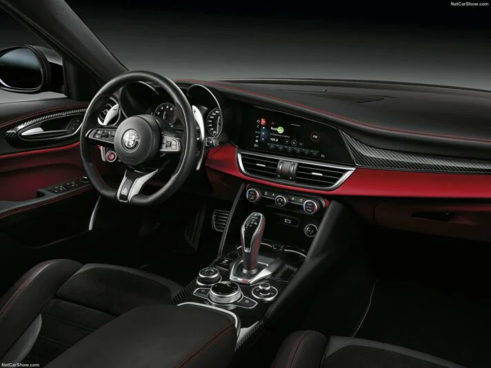Alfa Romeo Giulia: модели, цены, характеристики и фотографии - Руководство по покупке 