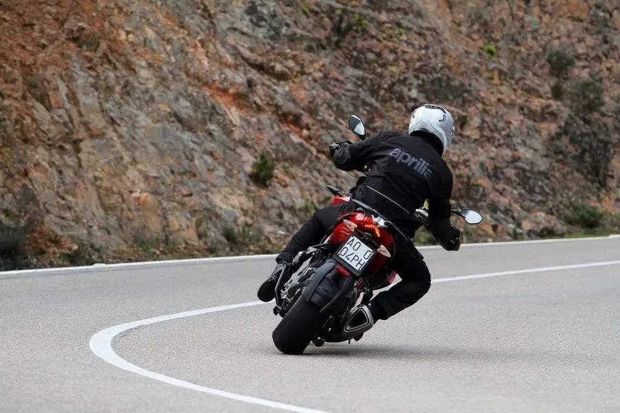 Aprilia Caponord 1200(7)