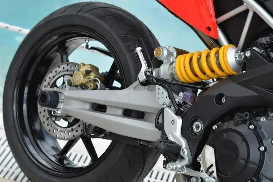 Aprilia Dorsoduro 1200(13)