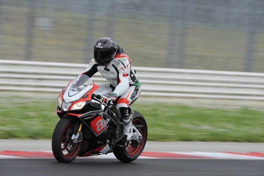 Aprilia rsv4 RF