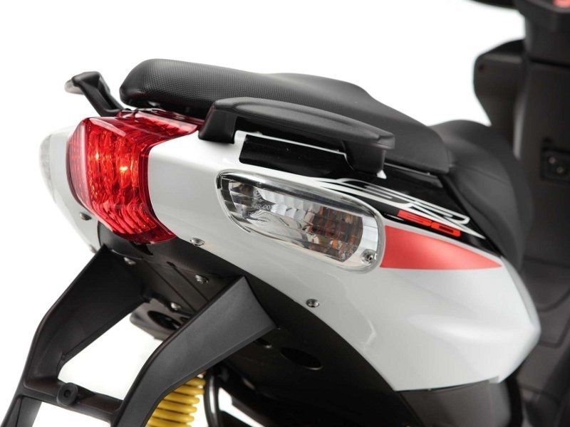 Aprilia Sr 50 R Specifikacijos Kaina Motociklų Avtotachki Nuotrauka