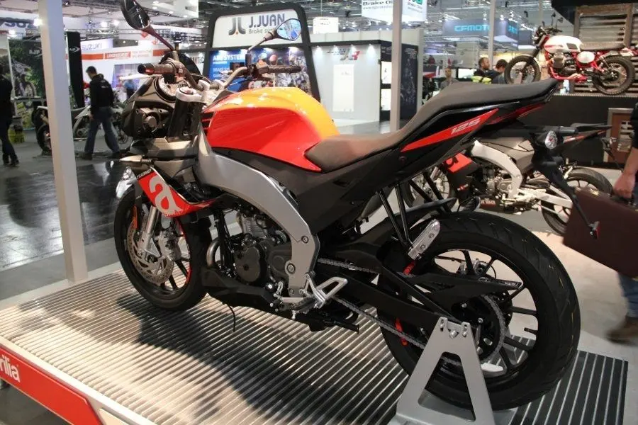 Aprilia Tuono 125(7)