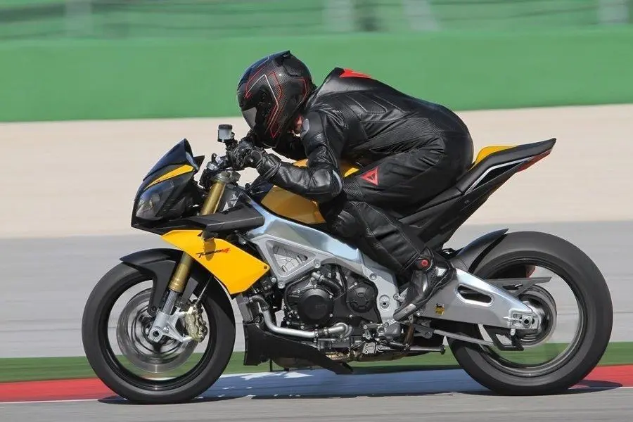 APRILIA TUONO V4 R (2)