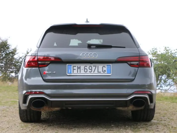 Audi RS4 Avant 2.9 TFSI 450 CV - Дорожные испытания 