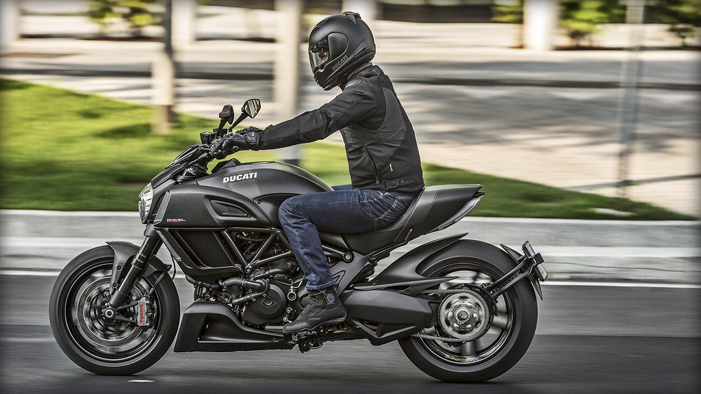 Ducati Diavel Carbon 2016 - پیش نمایش موتور سیکلت