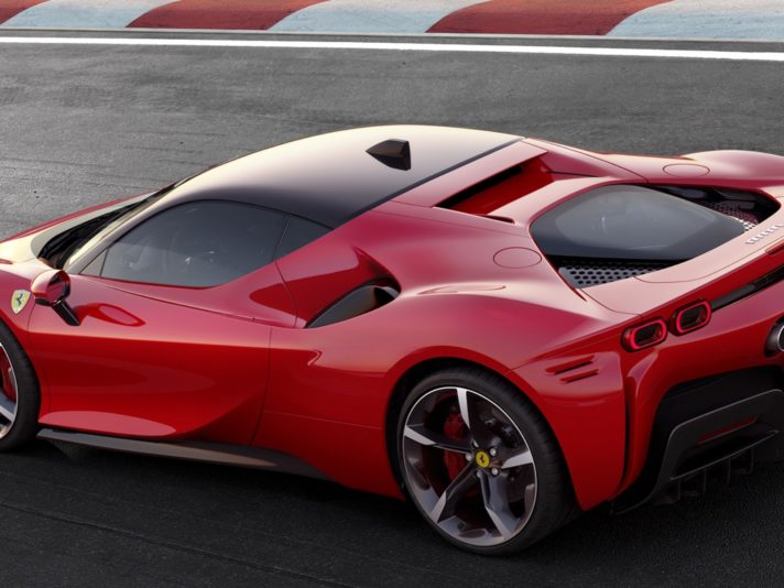 Ferrari SF90 Stradale: совершенство согласно Маранелло (за исключением названия) - Превью 