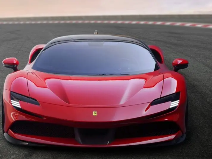 Ferrari SF90 Stradale: совершенство согласно Маранелло (за исключением названия) - Превью 