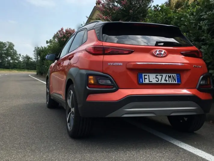 Hyundai Kona 1.0 T-GDI 120 CV Style - Prova su Strada