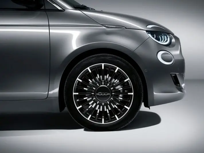 Новый Fiat 500 2020: фото и данные третьего поколения - Превью