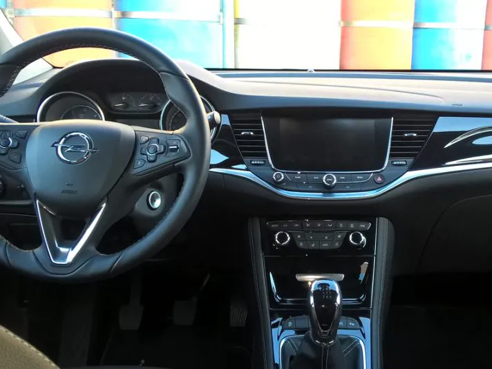 Opel Astra 1.6 CDTi 136 CV, тест немецкого компакта - Road Test 