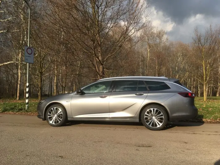 Opel Insignia Sports Tourer 2.0 CDTI, тест - Road Test 