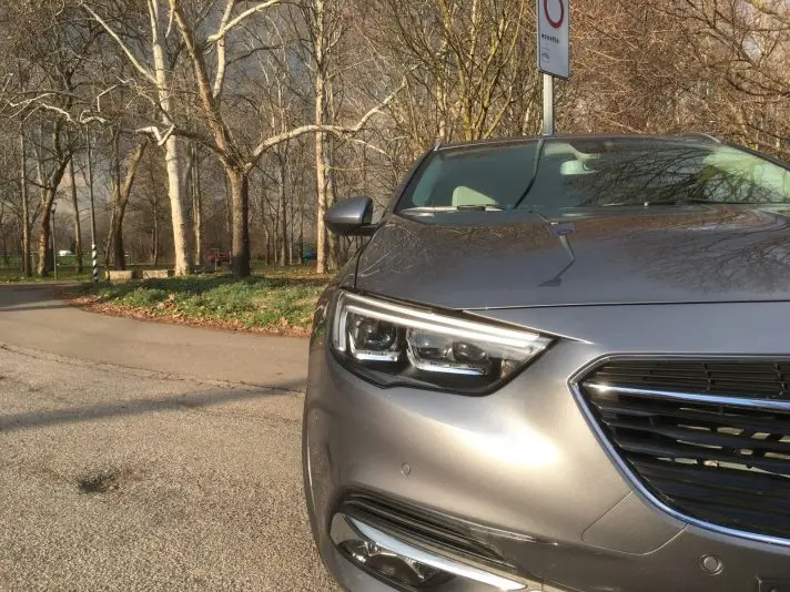 Opel Insignia Sports Tourer 2.0 CDTI, тест - Road Test 