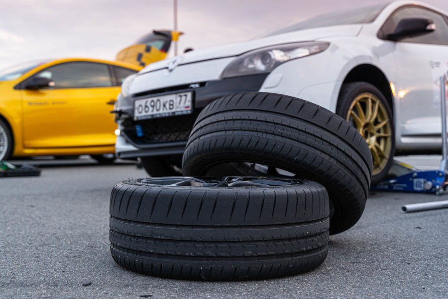 Renault Megane RS Trophy VS Hyundai i30N Performance: Icon Off Wheels – Auto Sportive – Icon Wheels