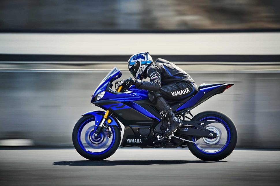 3 Yamaha YZF-R2019 - Motorcycle Preview