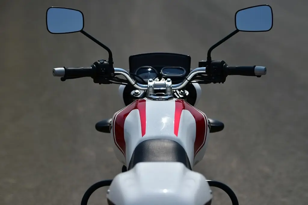 Bajaj V7