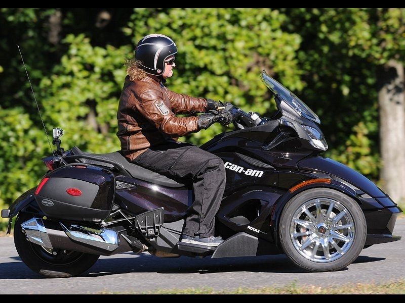 Can-Am Spyder ST Limited2