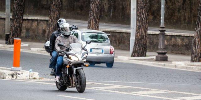 Езда на мотоцикле по шоссе