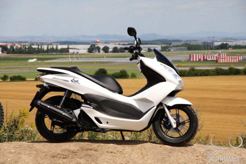Honda PCX 150: ບາງບ່ອນຢູ່ເຄິ່ງກາງເບື້ອງຂວາ