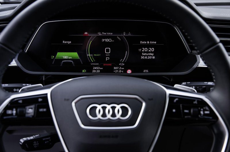 Как и положено: представляем Audi e-thron