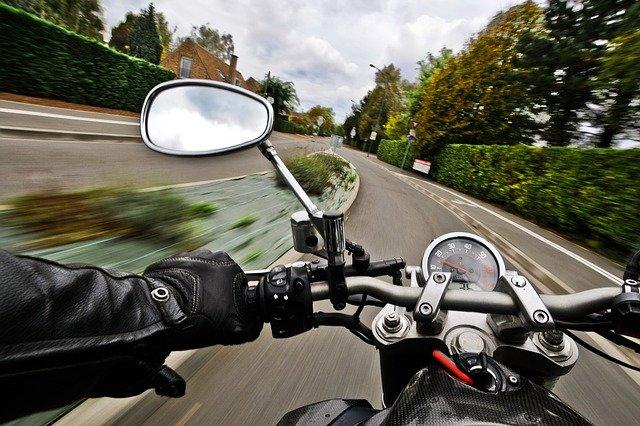 Changer de vitesse sur une moto pour une conduite sûre et fluide – Bikesaint