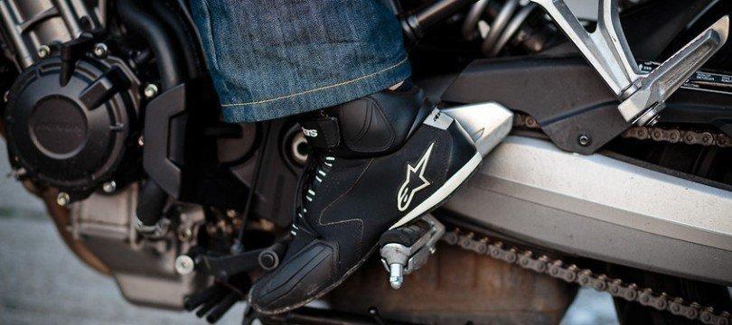 Как ухаживать за мотоциклетными ботинками?
