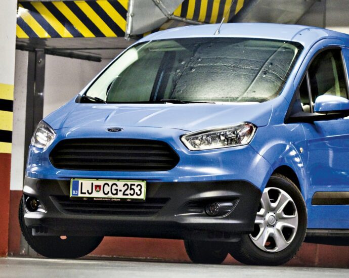 Ford Transit Courier 2021