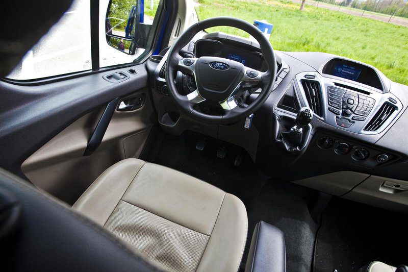 Кратки тест: Ford Turneo Custom L2 H1 2.2 TDCi (114 кВт) Limited