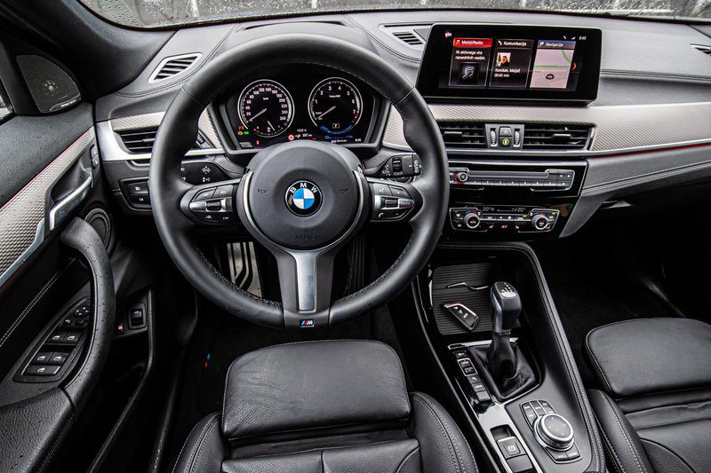 Краткий тест: BMW X2 xDrive 25e // X Faktor