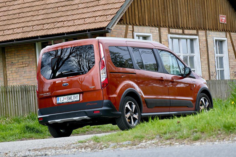 Kort test: Ford Grand Tourneo Connect 1.5 Connect 1.5 (2021) // Master of Many Talents