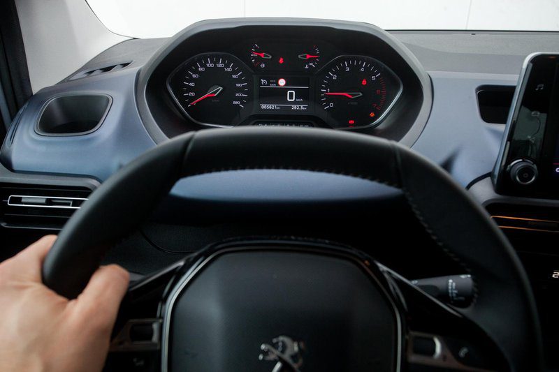 Краткий тест: Peugeot Rifter HDi100 // Образцовый партнер