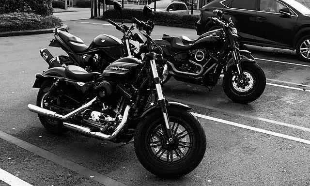 Мотоцикл, скутер: все о парковке двух колес