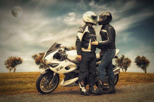 Мотоциклетные штаны: какой материал выбрать?