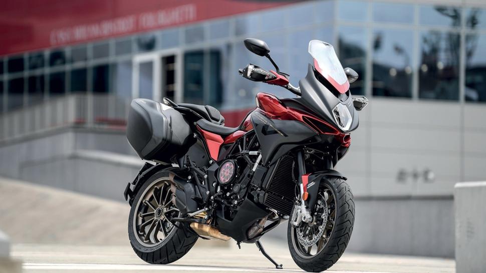 MV Agusta Turismo Veloce Lusso SCS v MV Agusta Dragster 800 // Indoctrination of Success.