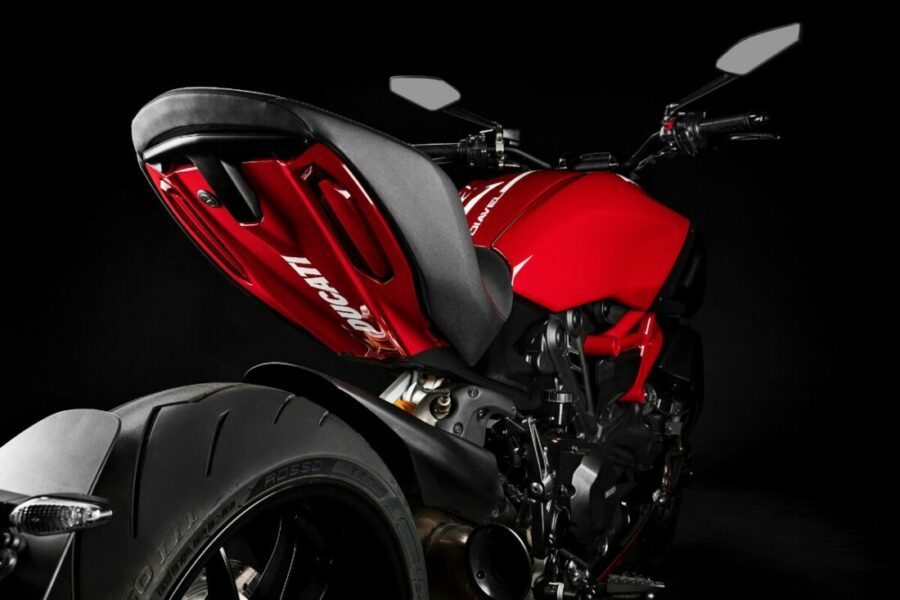 Mir sinn gefuer: Ducati Diavel 1260 S // Show vun nobelen Muskelen