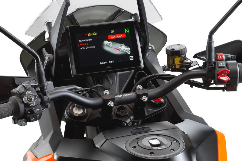 Мы ездили: KTM 1290 Super Adventure S - премьера с радарным круиз-контролем, который лучше, чем в автомобилях