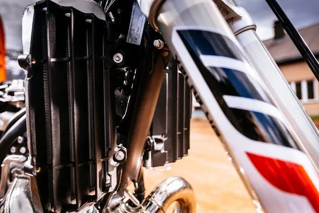 Мы ездили: KTM EXC 250 и 300 TPI с впрыском топлива, которые мы тестировали на Erzberg.