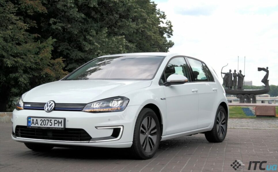 Testa brauciens Volkswagen e-Golf: elektriskais Golfs, ko var aprīkot ar siltumsūkni.