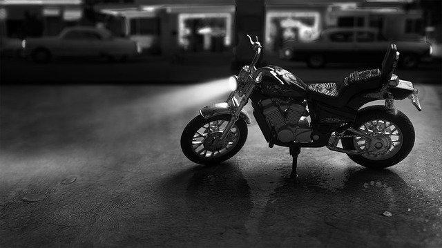 Освещение мотоцикла: заменить фары на светодиоды