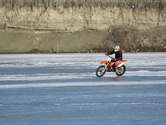 Почему мой мотоцикл потребляет больше зимой?