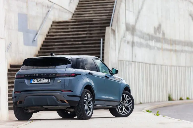 Range Rover Evoque D180 AWD First Edition // Взрослый, а не выращенный