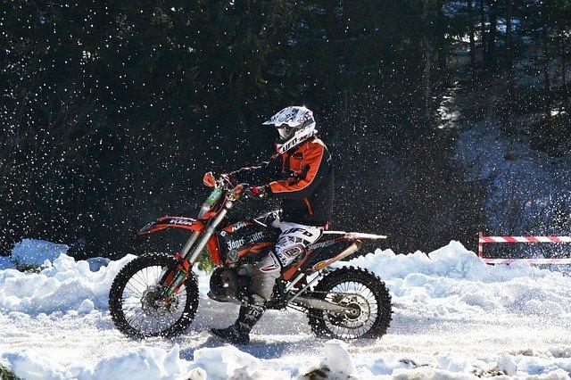 Советы по езде на мотоцикле по снегу